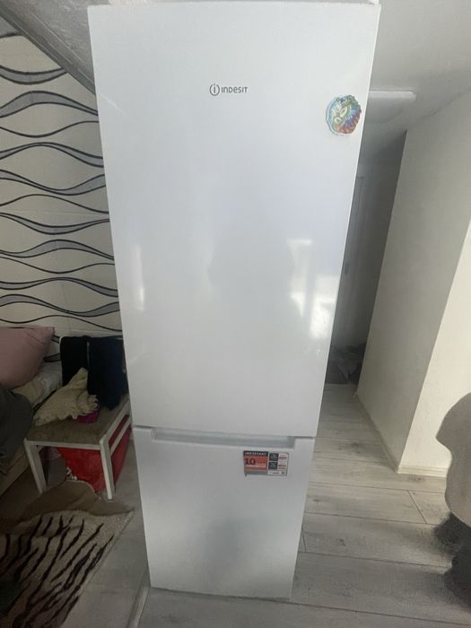 Холодільник indesit
