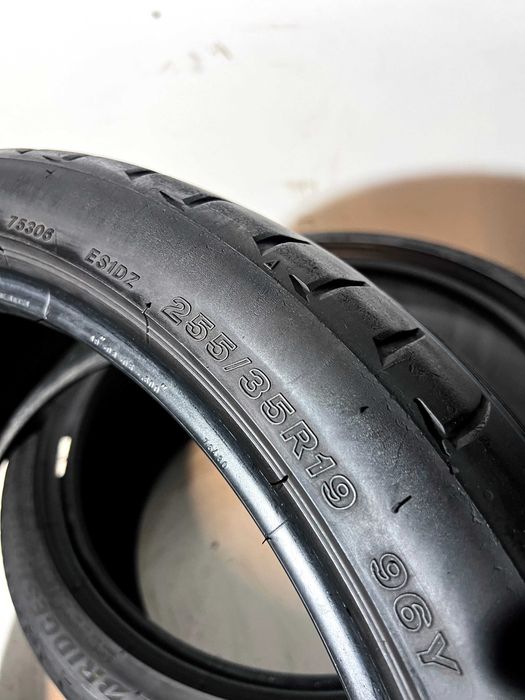 Pneus Bridgestone Potenza S001 - 255/35/19 - Excelentes