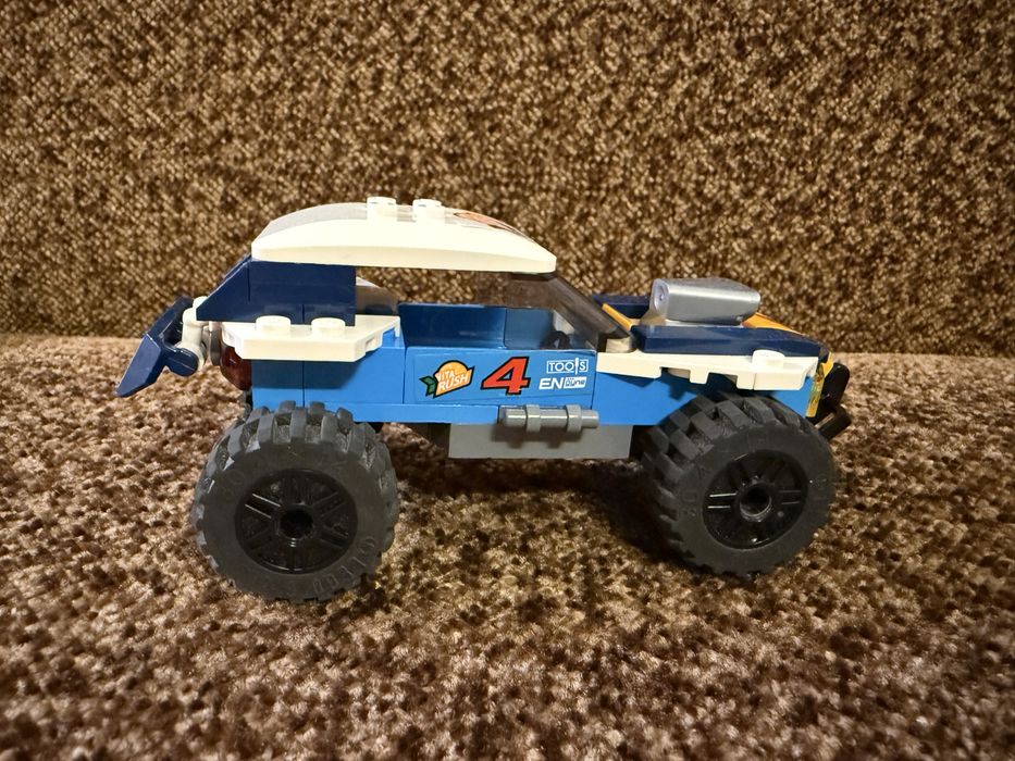 Lego City 60218, Pustynna wyscigowka