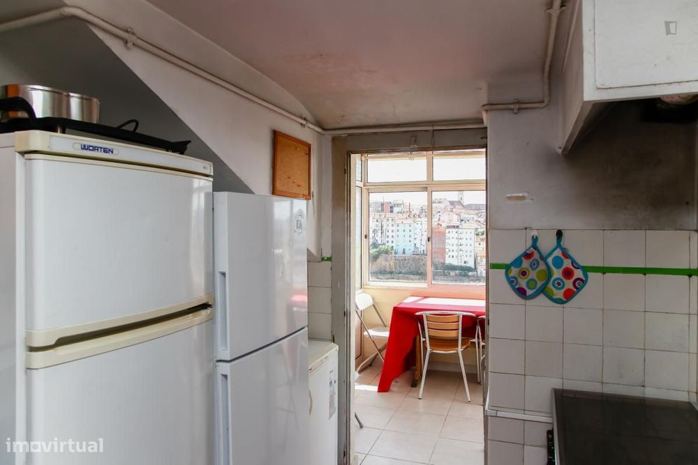 Quarto - localizado em Montes Claros Coimbra