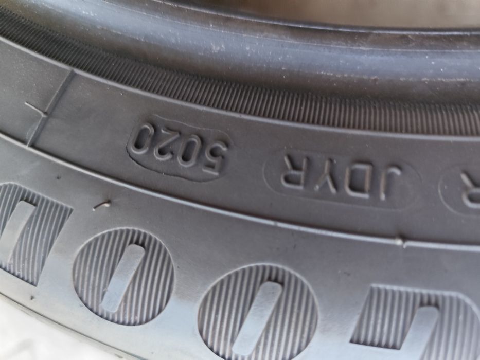 Pneus 215/55r17 Goodyear EfficientGrip Performance 75% piso
