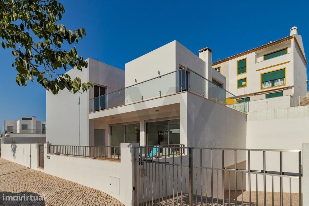 T5 Detached House with Swimming Pool and Garden in Santiago do Cacém