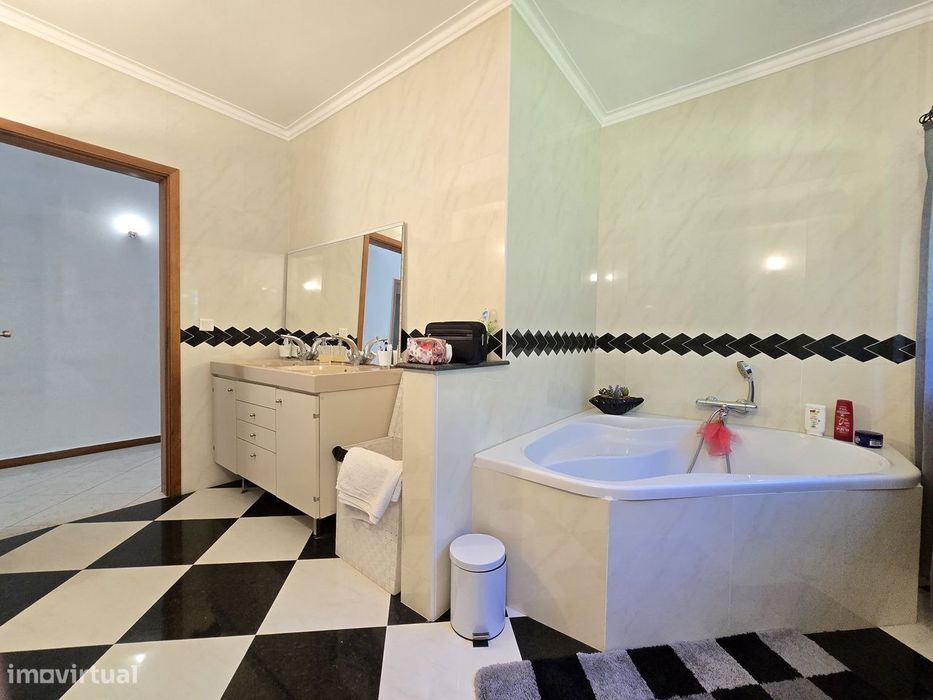 Moradia T5+1 em Ruilhe - 2680m2 de Terreno Privado