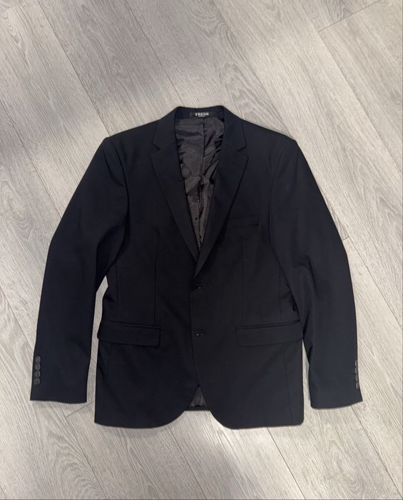 Класичний чоловічий костюм