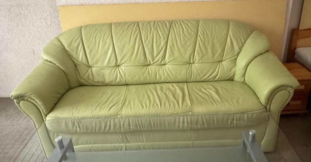 Trzyosobowa sofa ze skóry