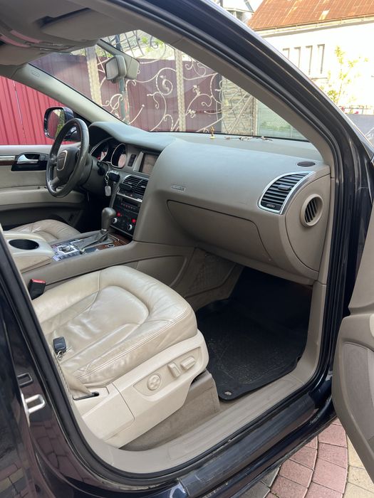 AUDI Q7 нерозмитнена