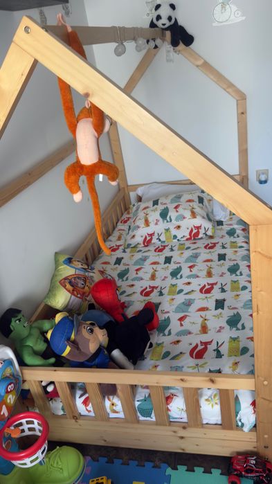 Cama montessori criança