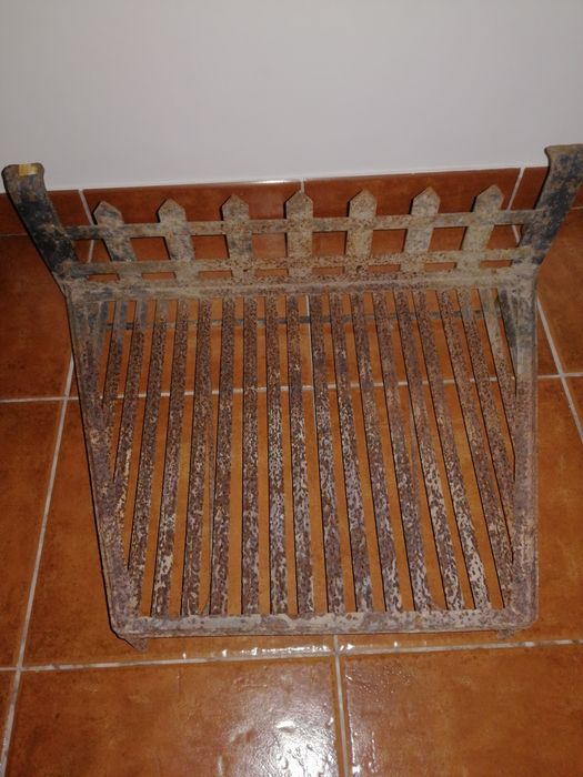 Frente de lareira para queimar lenha para aquecimento humano