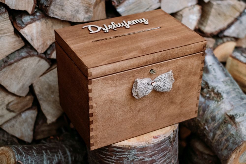Rustykalne pudełko skrzynka na koperty z kluczykiem