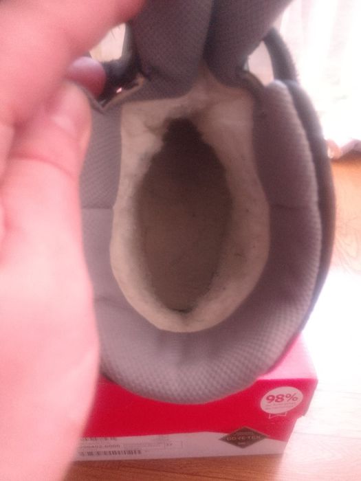 Теплі,зручні в хорошому стані черевики