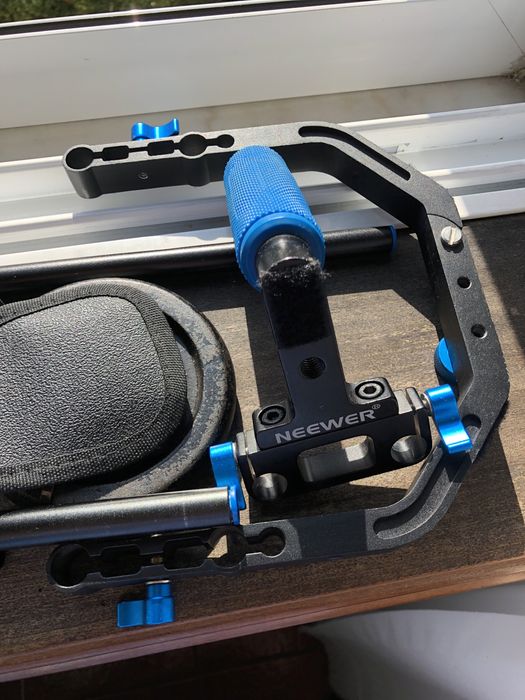 Shoulder rig Neewer