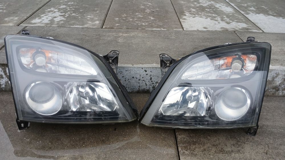 Lampy komplet przód Opel Vectra C Signum  ciemne