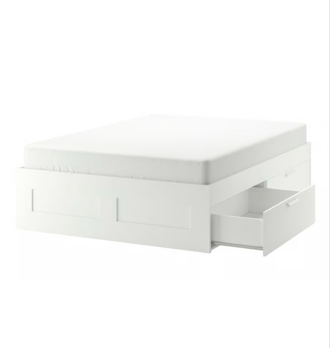Cama casal com arrumação