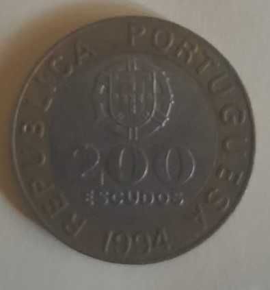 Moedas 200 e 100 escudos variadas