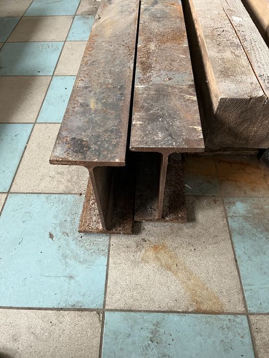 Dwuteownik stalowy heb 270