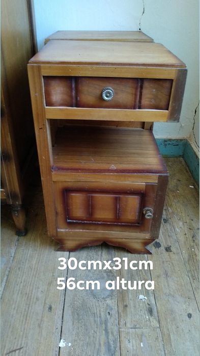 Conjunto 2 mesas Cabeceira antigas
