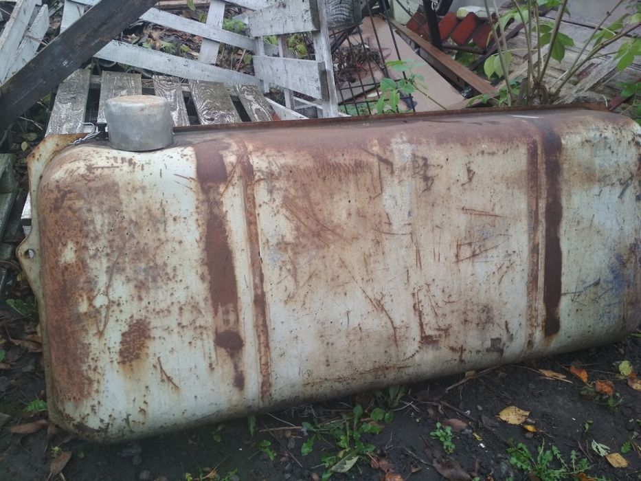 Топлевний бак до трактора