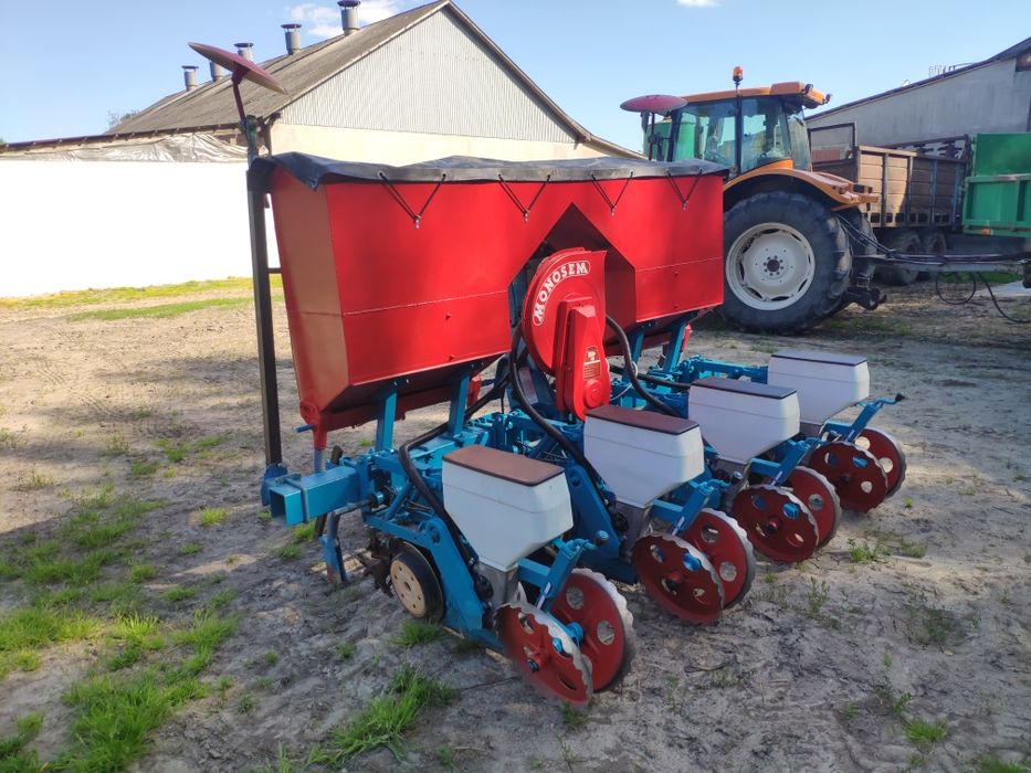 Talerzowy siewnik punktowy do kukurydzy słonecznika Monosem