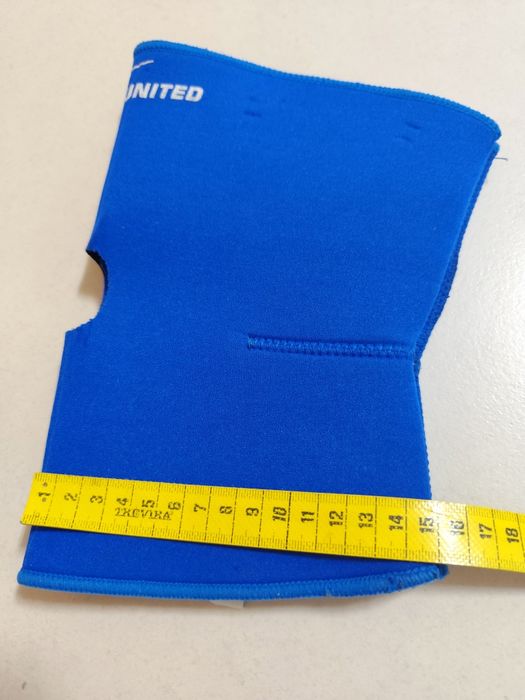 Par de Joelheiras em Neoprene B-United (Tam. S)