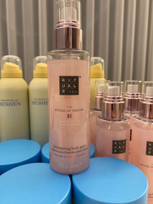 Rituals of sakura mgiełka body shimmering