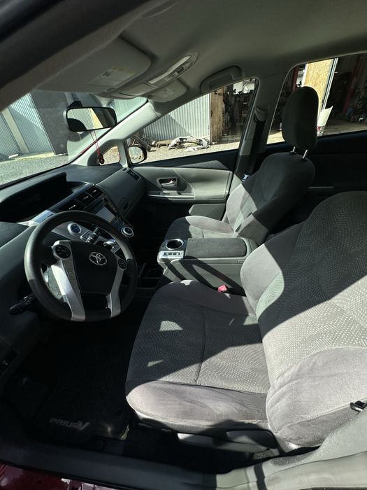 Сдам  в аренду авто TOYOTA PRIUS V гибрид 2013 долгосрочно под такси
