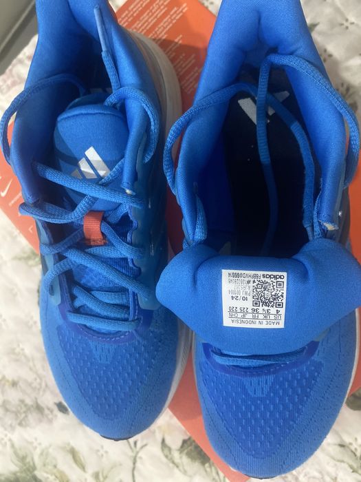 Sapatilhas azuis adidas