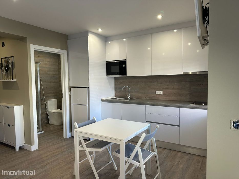 Apartamento T:0 - Mobiliado e equipado, Com terraço em Nova Leiria
