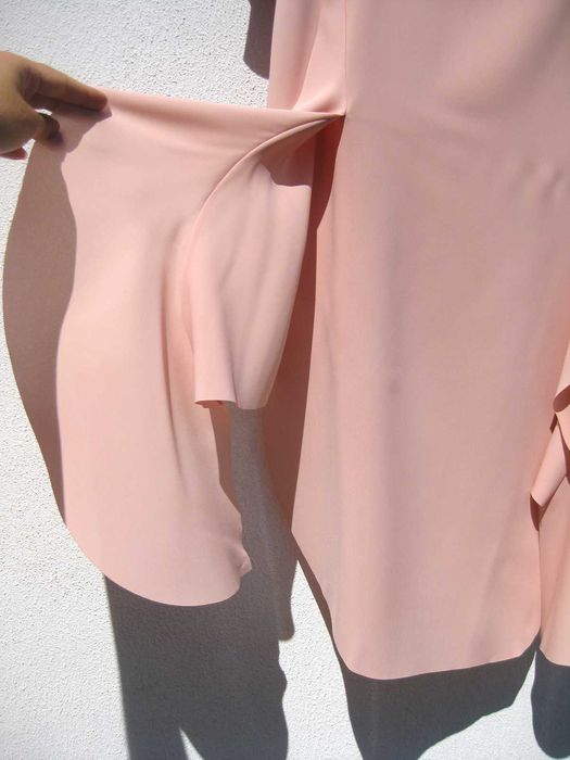 Интересная розовая удлинённая блуза туника с воланами COS