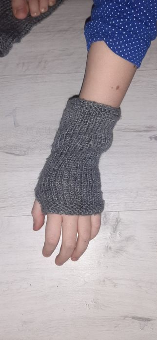 Zestaw wełna czapka komin rękawiczki rękawki modne ciepłe r.98-110,3-5