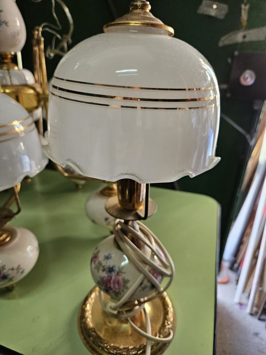 Varios modelos de candeiros