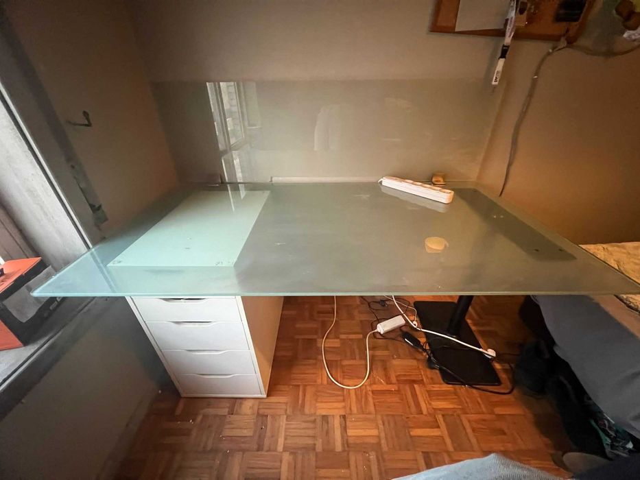 Office desk with glass top and one drawer module