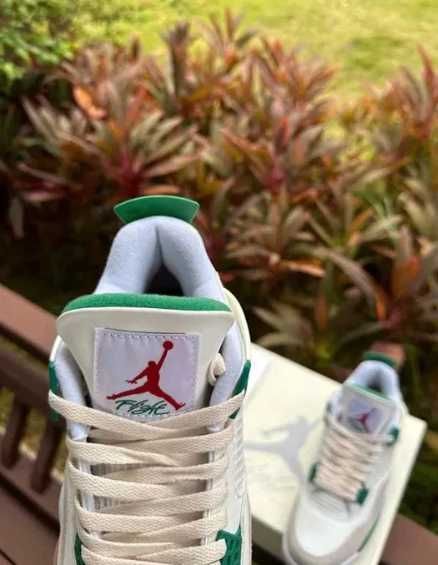 Jordan 4 Retro SB Pine Green R.41