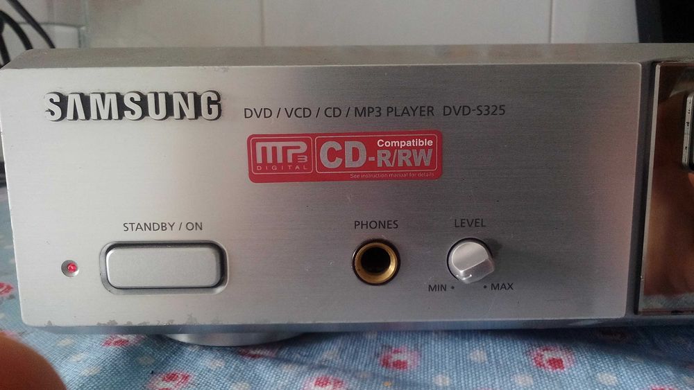 Leitor de CD e DVD LG S 525 ou Samsung L 235 ou receptor satellite