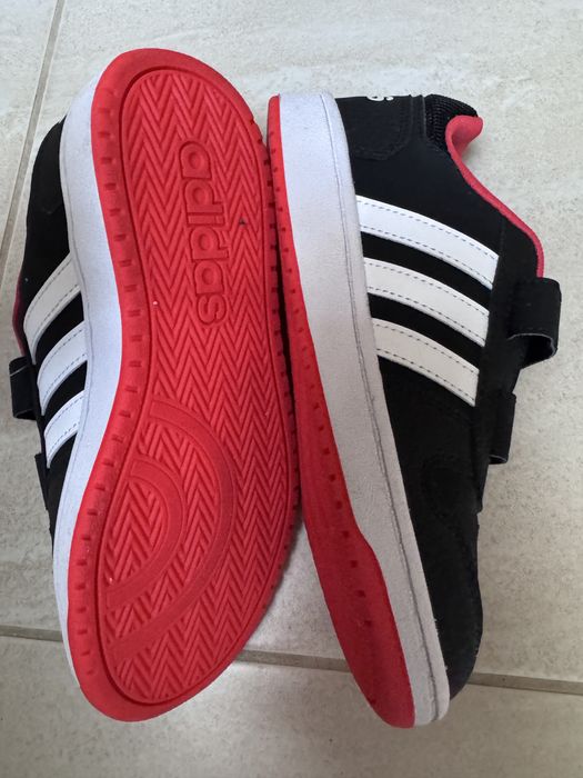 Nowe Buty Adidas dzieciece rozmiar 33 1/2 czarno czerwone