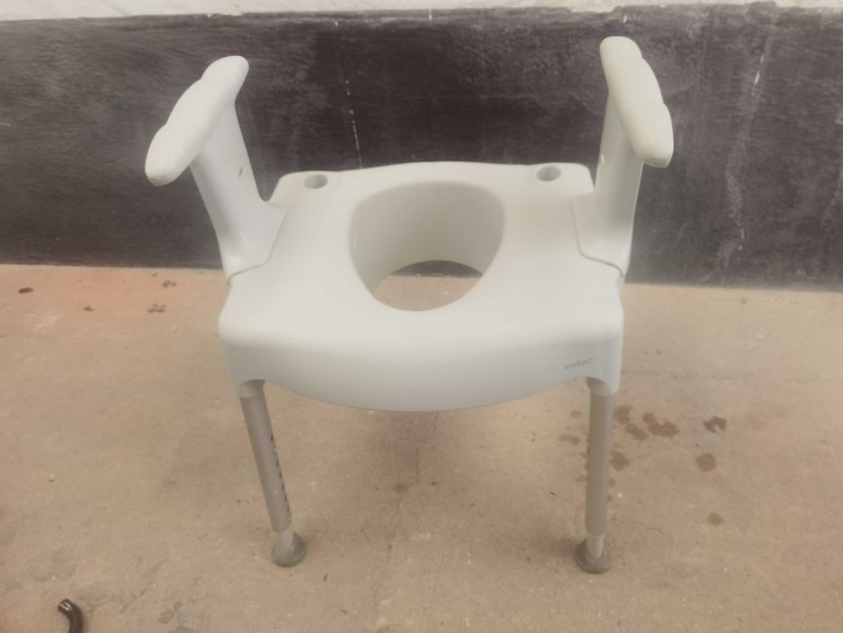 Cadeira de Banho e Sanitária ETAC Swift Freestanding - como nova