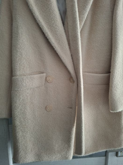 Жіноче Бежеве Пальто