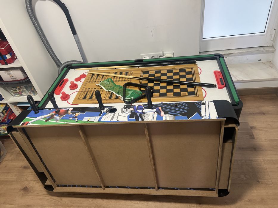 Mesa de matraquilhos com varios jogos