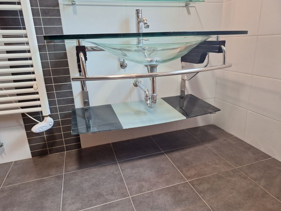 Lavatório em vidro