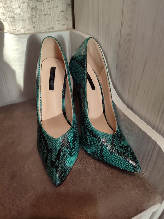 Туфлі на каблуку жіночі