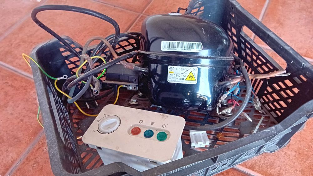 2 Compressores de frio monofásicos com termóstato
