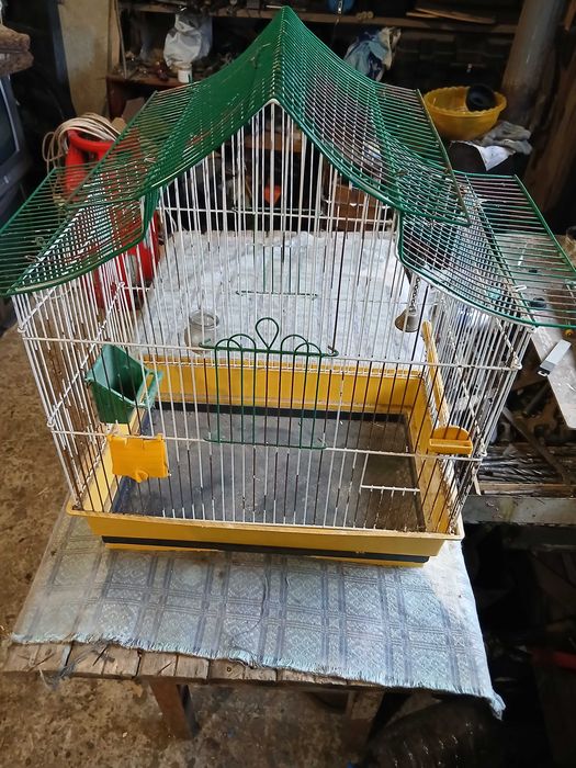 Клітка для папуги, середній стан