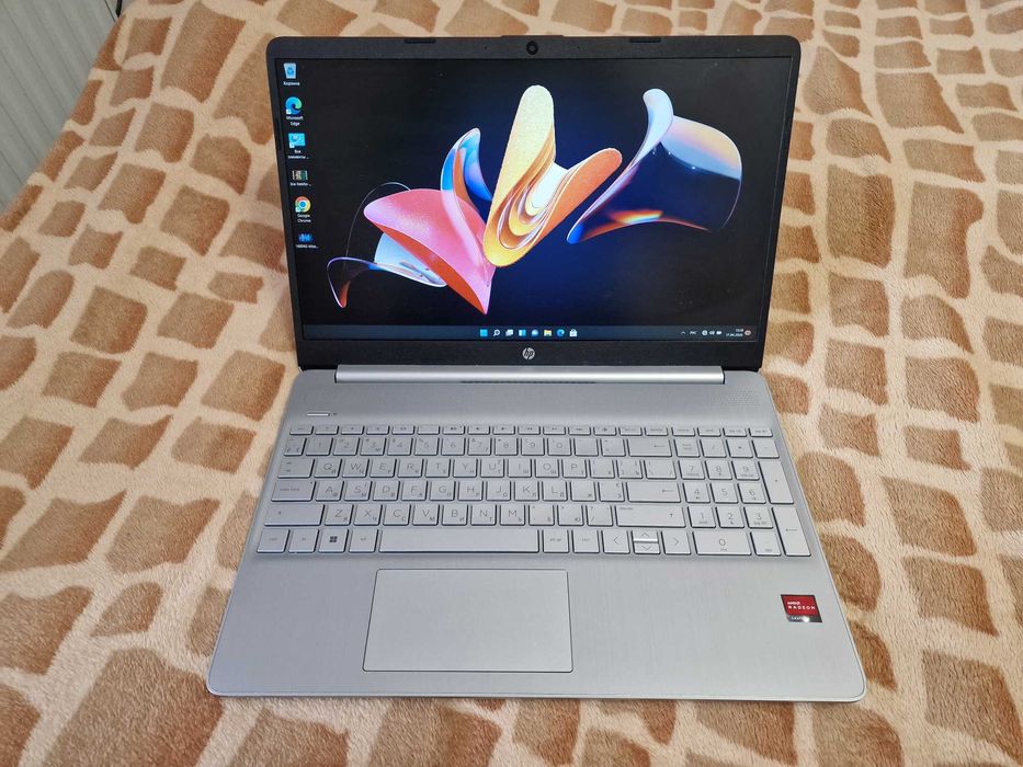 HP15 eq1040ua/Full IPS/AMD™Silver 3050e/8GB/SSD256/Radeon RX Vega 2GB