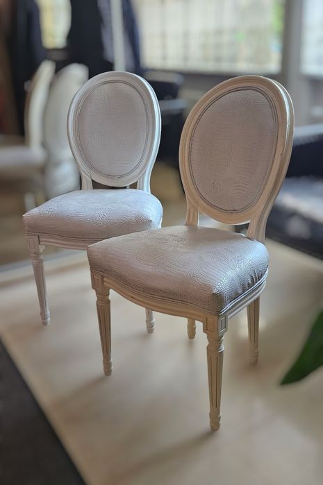 Stylowe białe krzesła w stylu shabby chic tłoczona skóra ekologiczna