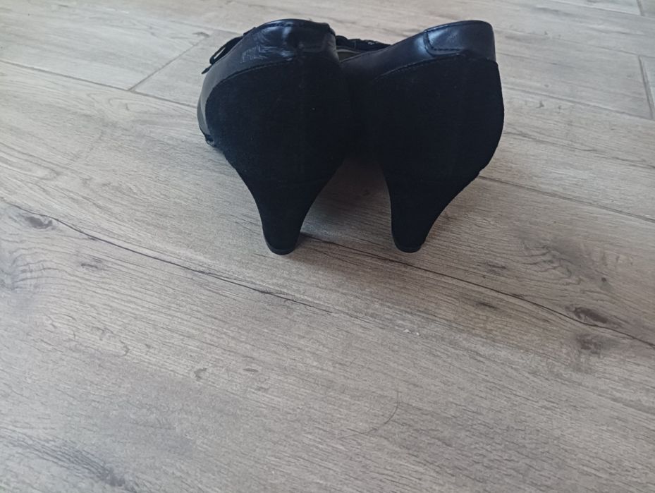 Шкіряні туфлі нові