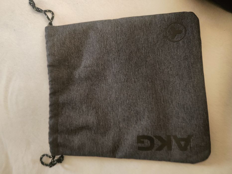 AKG Etui na słuchawki nauszne