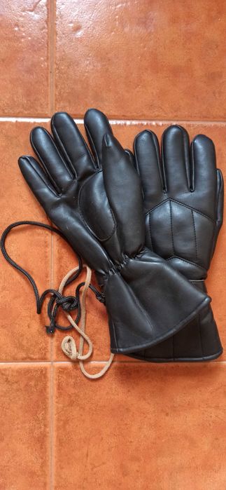 Tudo a 1 euro - Luvas, pratos, cinzeiro, álcool, copos, porta-chaves