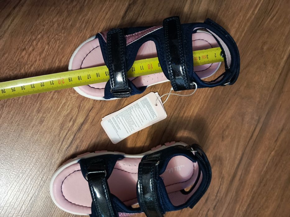 Sandały nowe rozm. 28