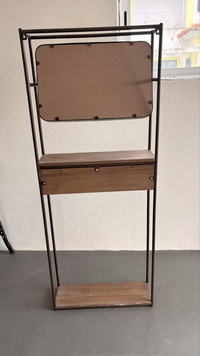 Movél entrada com cabides e espelho