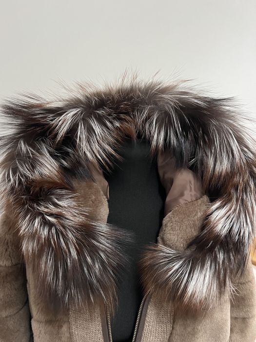 Kożuch z wełnianym rekawem i futrem z lisa
