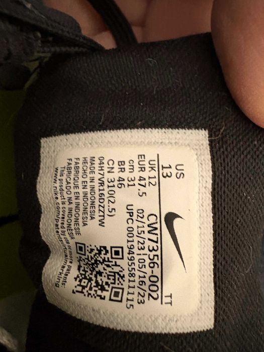 Ténis Nike Air Zoom Pegasus 38 Pretos e Brancos - Tamanho 47,5